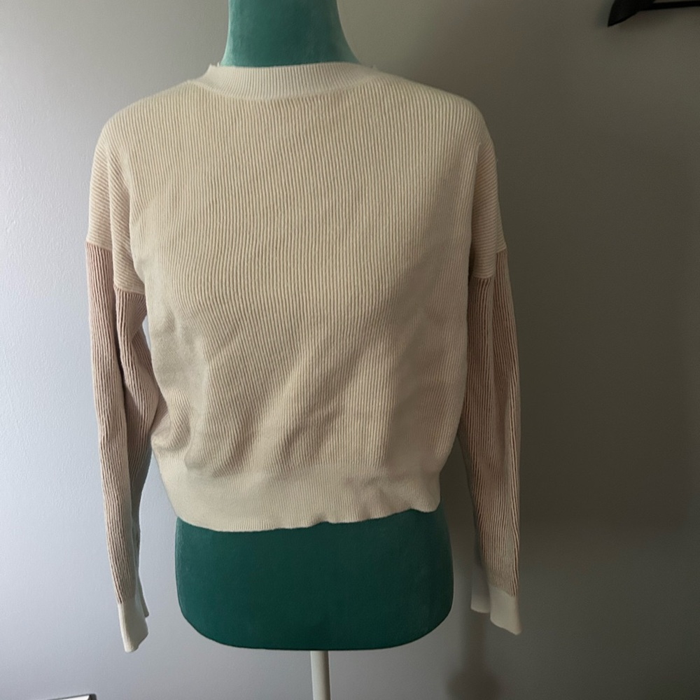 Dry Goods Cream Crew Neck Cropped Sweater with Long Sleeves